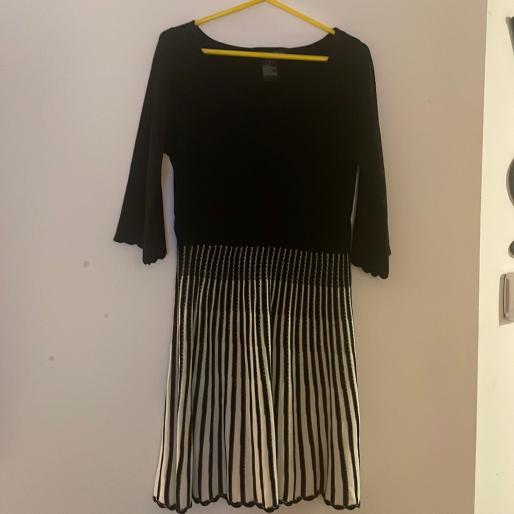 Madison Leigh  Women's Sweater Dress Medium Black Striped Scoop Neck Pullover
